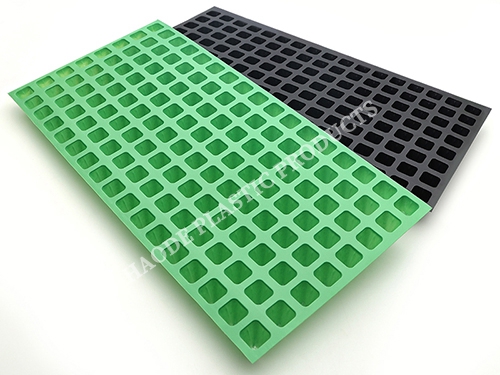 136-cell seedling trays